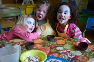 THE BUNNIES MAKING EASTER CAKES